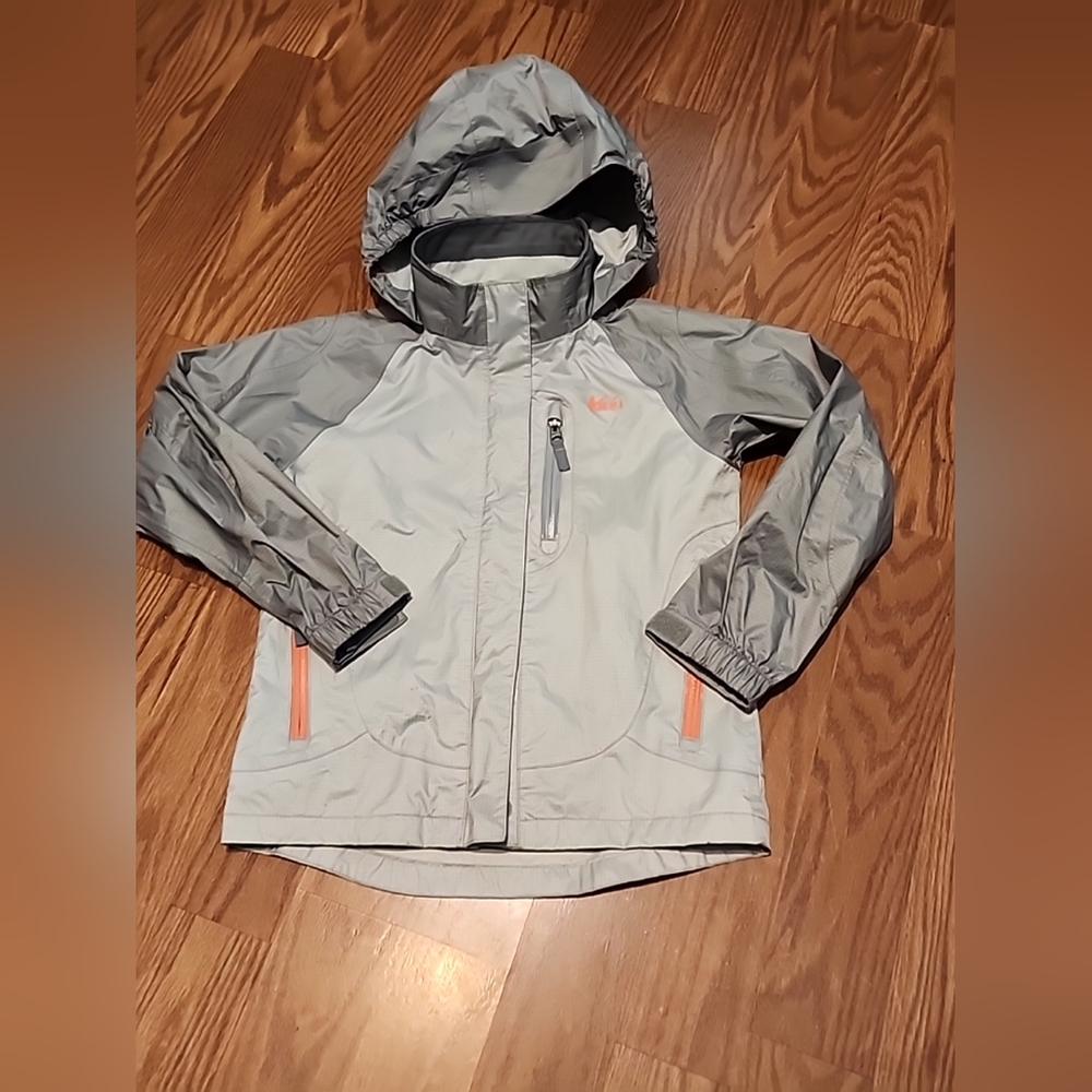 Nwot‎ REI windbreaker xs 6/7 with hood
